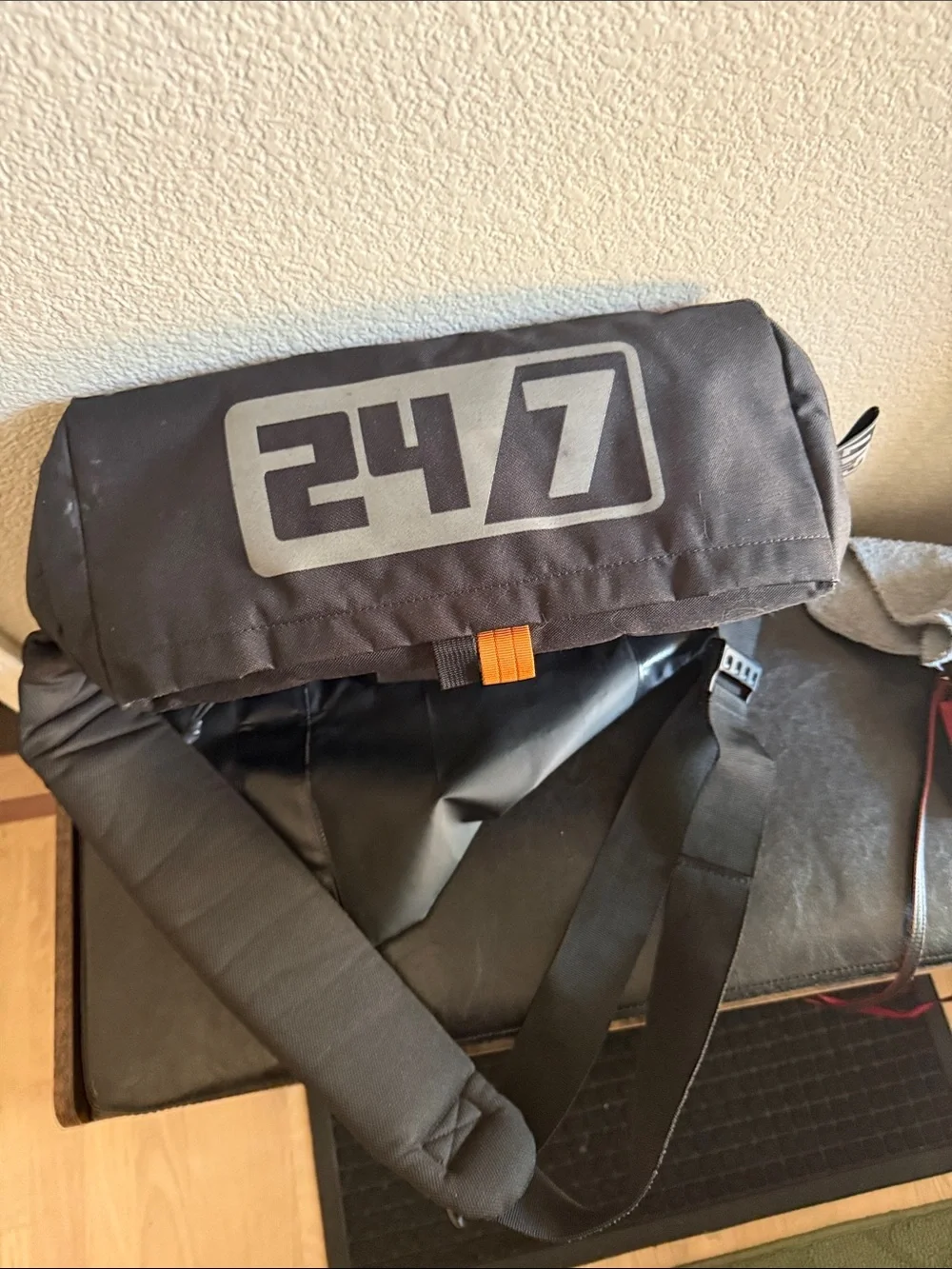 24/7 Traffic Messenger Bag